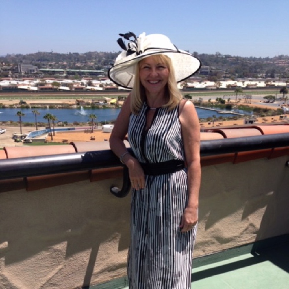 Meet your Posher, Sandy - Picture 3 of 4